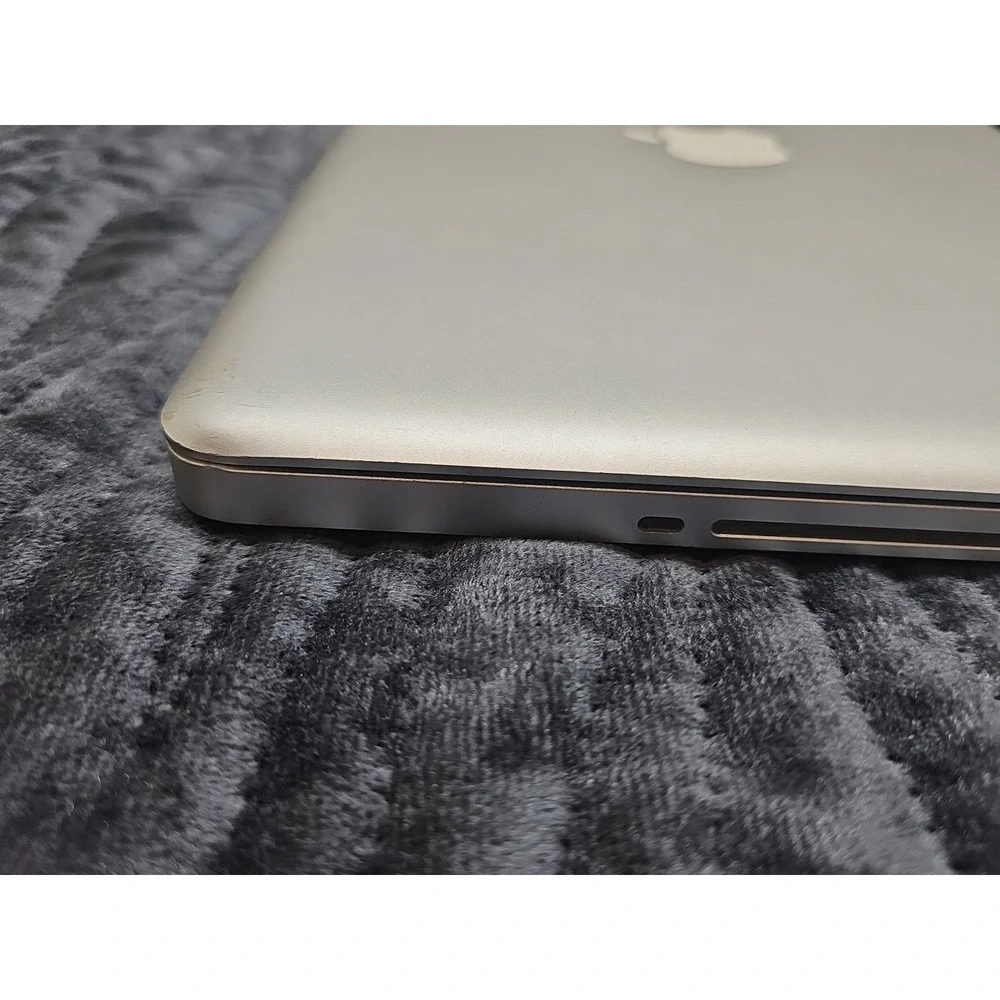 2009‎ Apple MacBook 13'' Core 2 Duo 2.53GHz 4GB RAM 250GB HD **parts